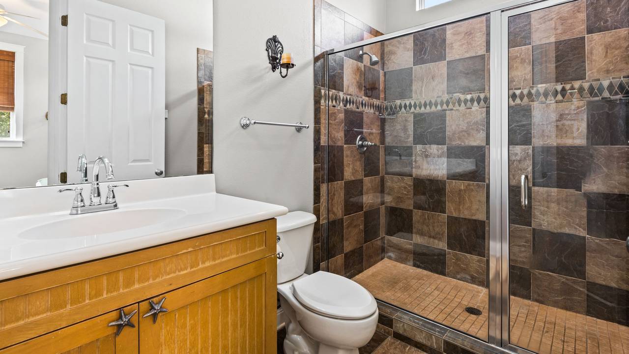 Emerald Rose - 2nd Floor Emerald Rose - 2nd Floor