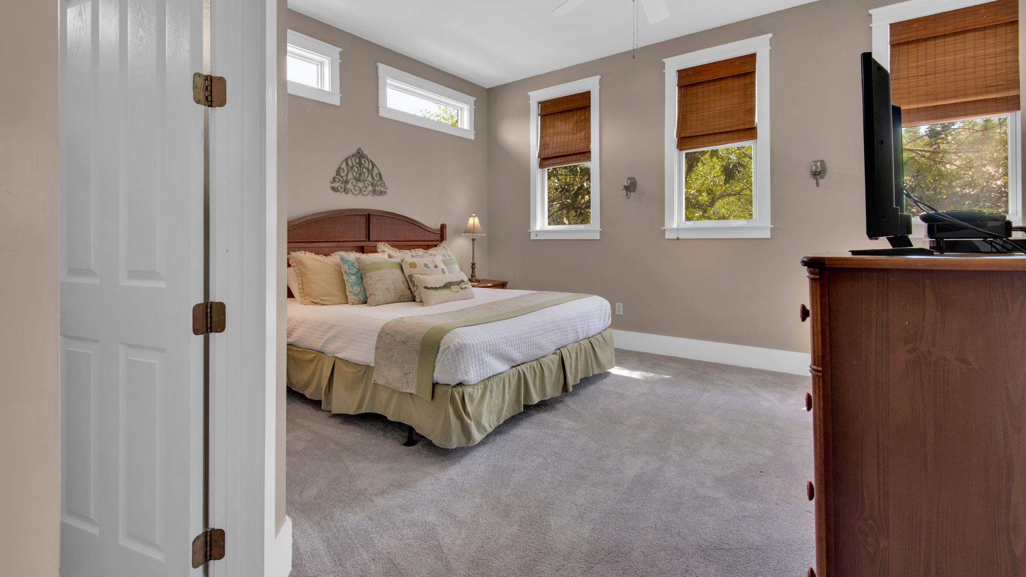 Emerald Rose 2nd Floor King Bedroom