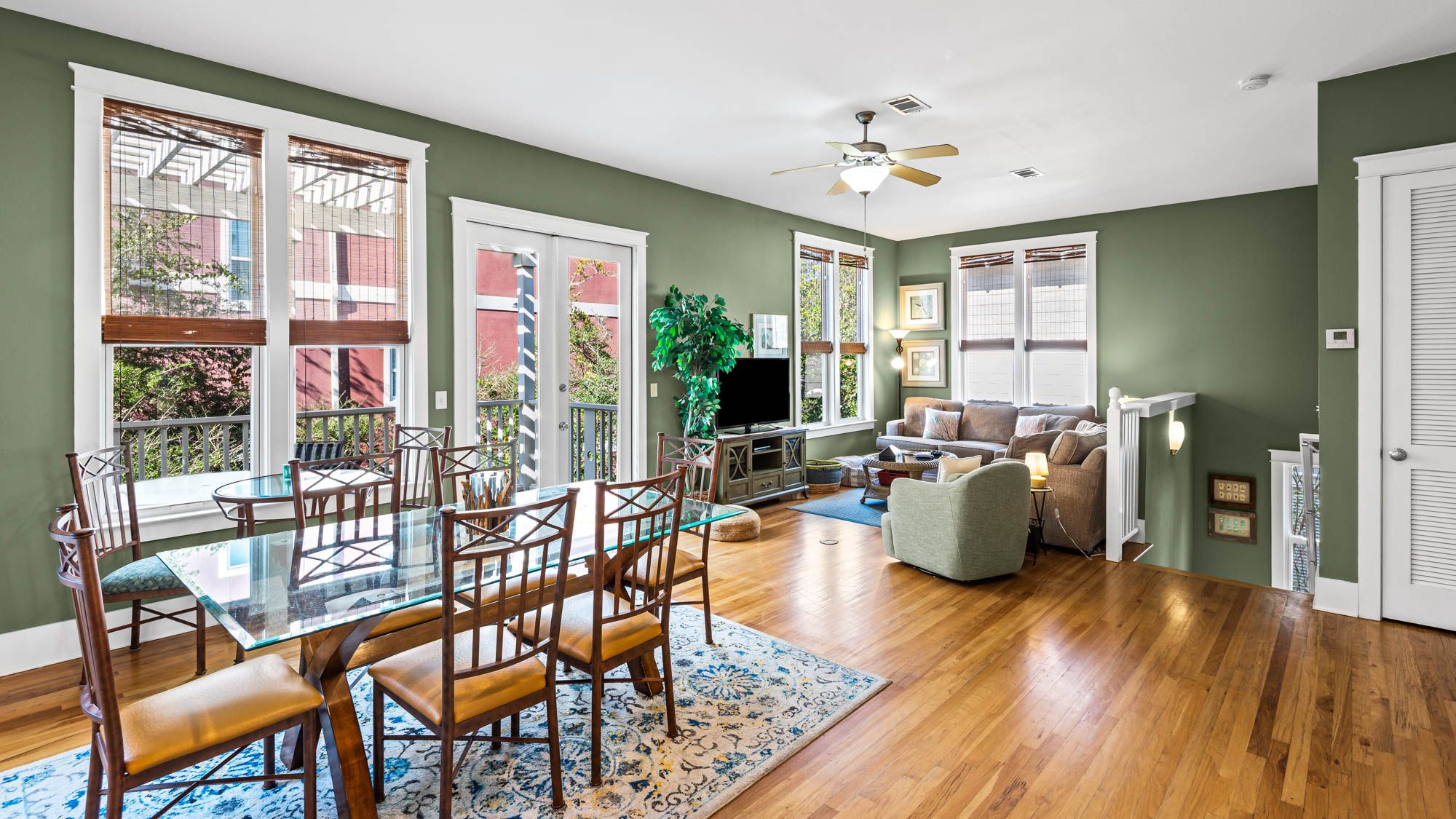 Emerald Rose - 2nd Floor