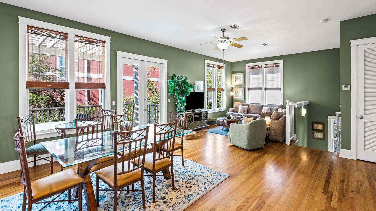 Emerald Rose - 2nd Floor Emerald Rose - 2nd Floor