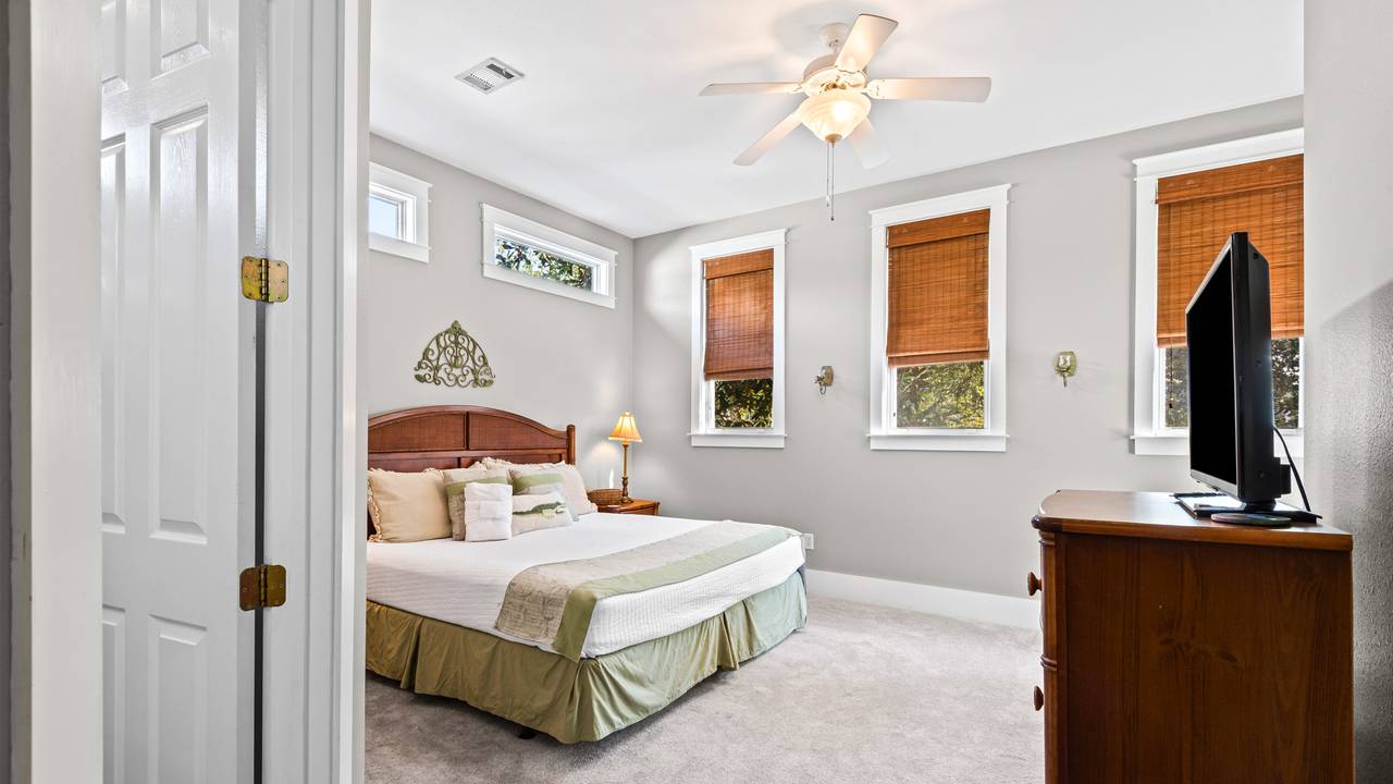 Emerald Rose - 2nd Floor Emerald Rose - 2nd Floor