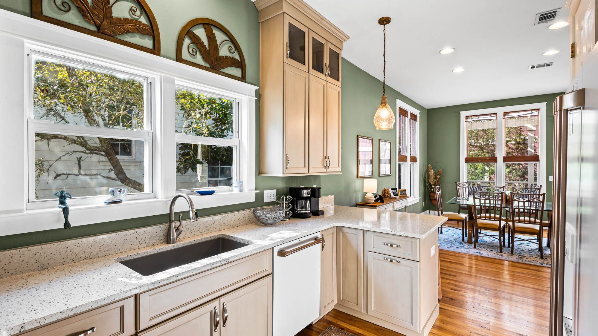 Emerald Rose - 2nd Floor