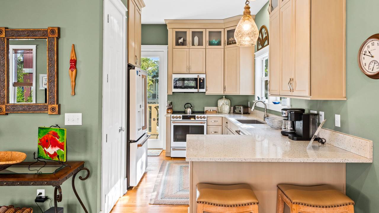 Emerald Rose - 2nd Floor Emerald Rose - 2nd Floor