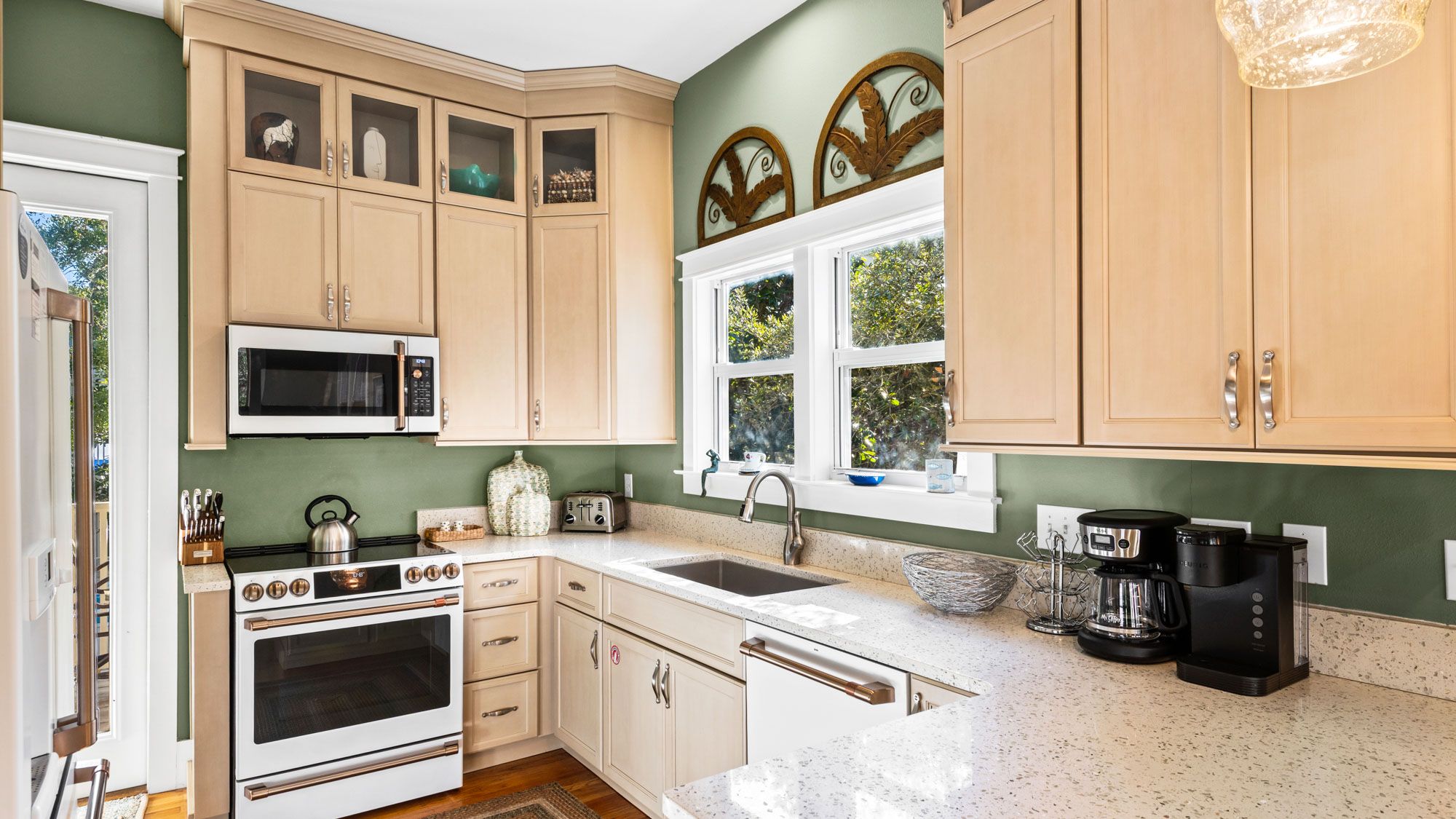 Emerald Rose - 2nd Floor