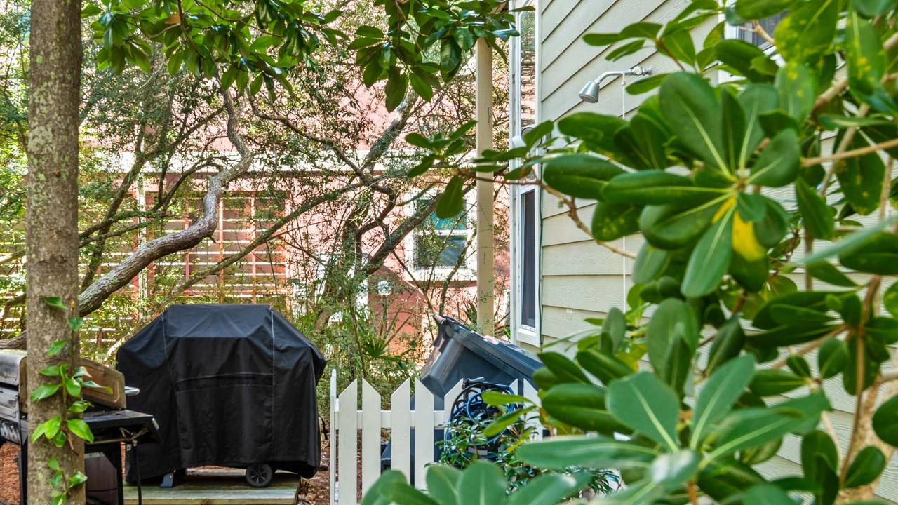 Emerald Rose - Grill area Emerald Rose - Grill area