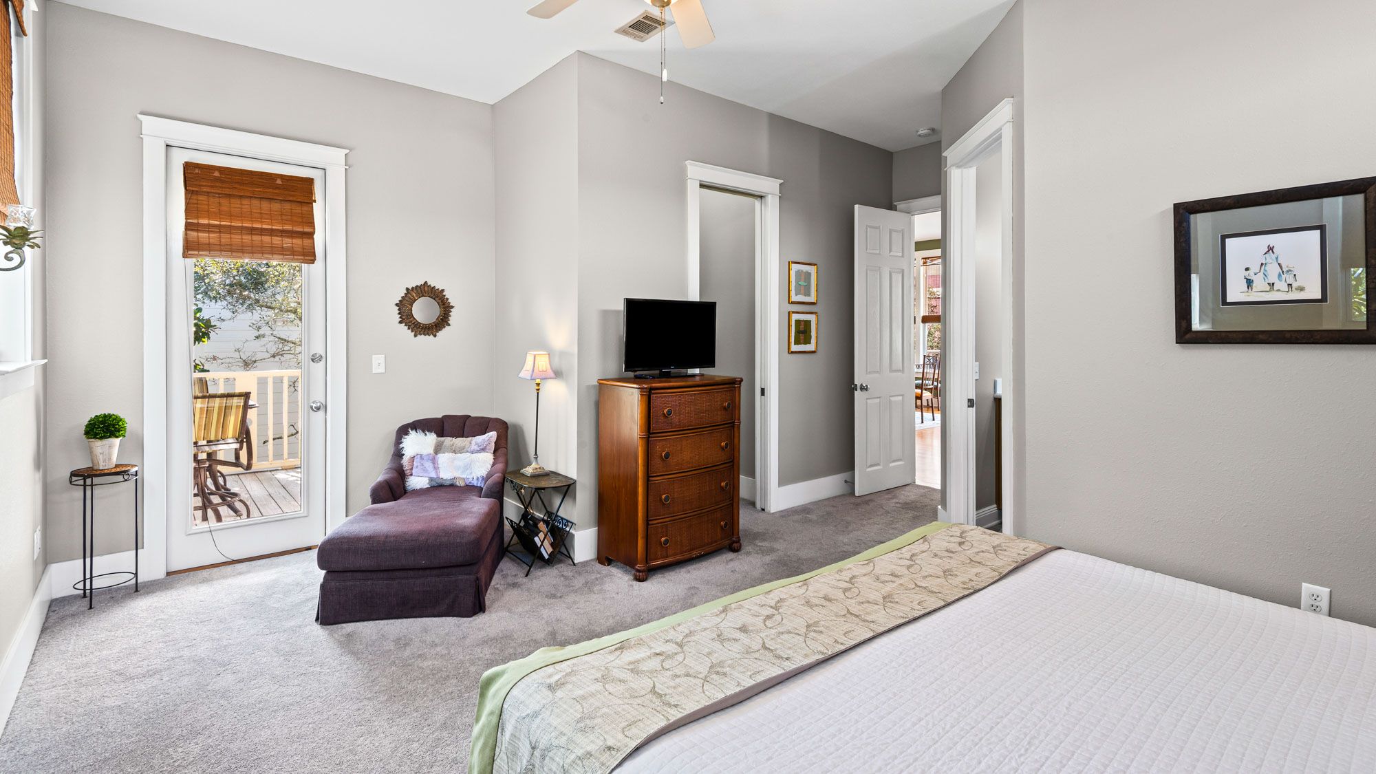 Emerald Rose - 2nd Floor