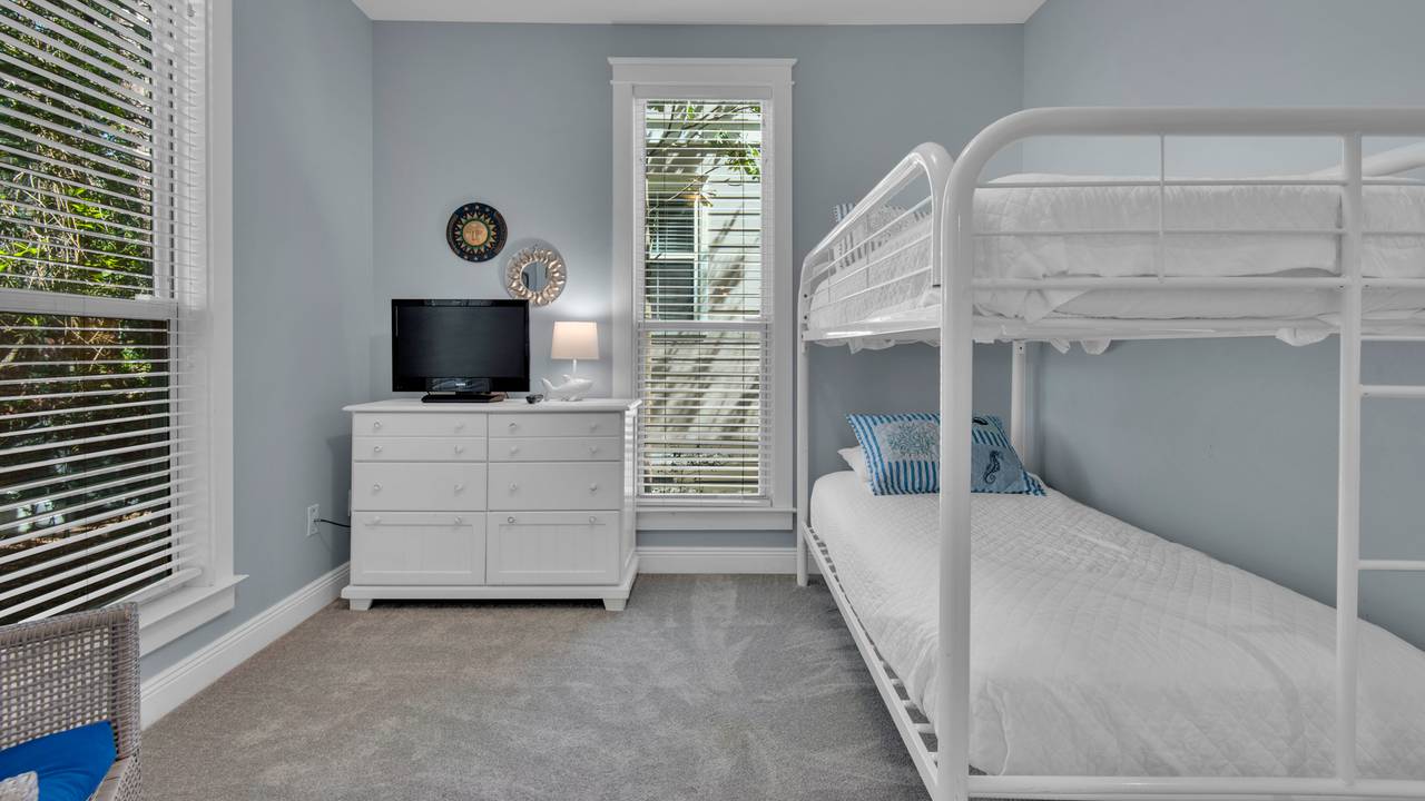 Emerald Rose Bunk Room Emerald Rose Bunk Room