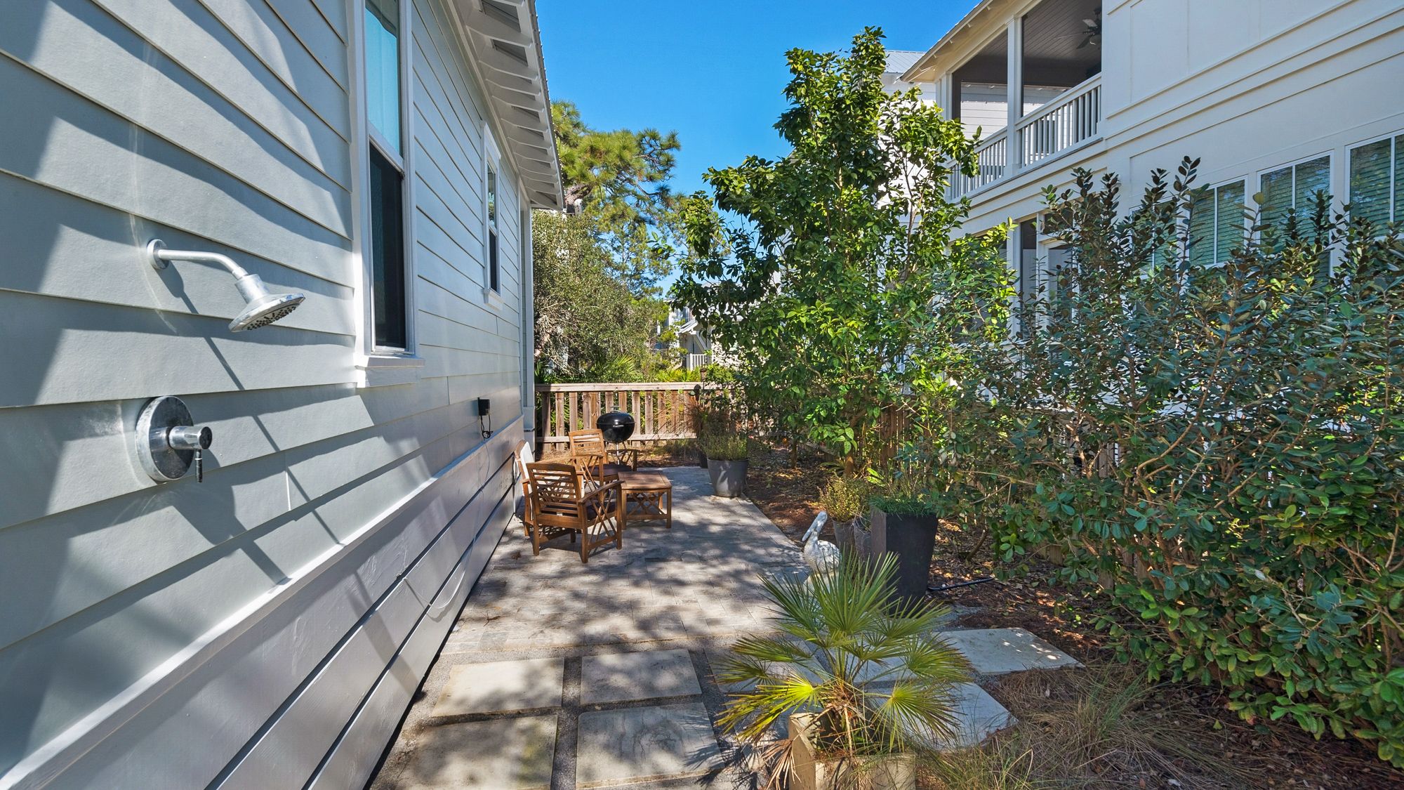 3 Mermaids Haven Exteriors