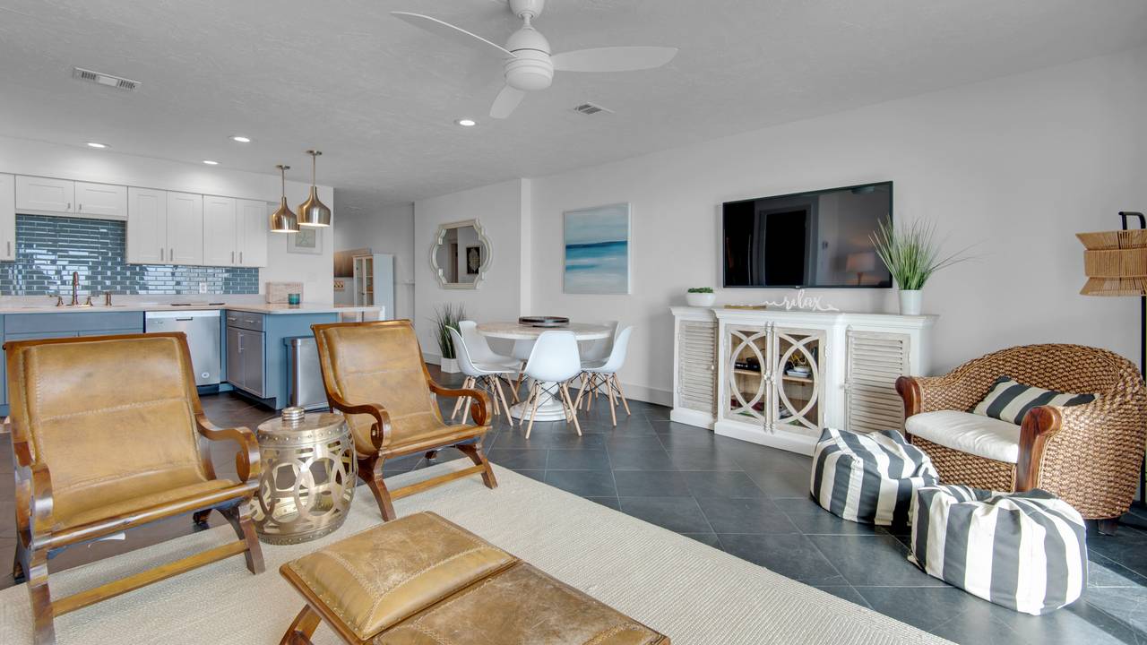 Blue Tide 6A: Living Area Blue Tide 6A: Living Area