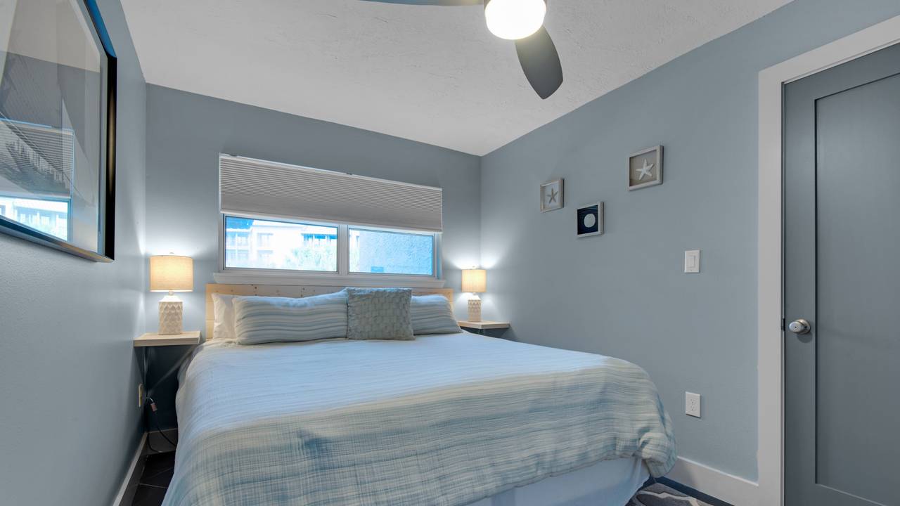 Blue Tide 6A: King Bedroom Blue Tide 6A: King Bedroom