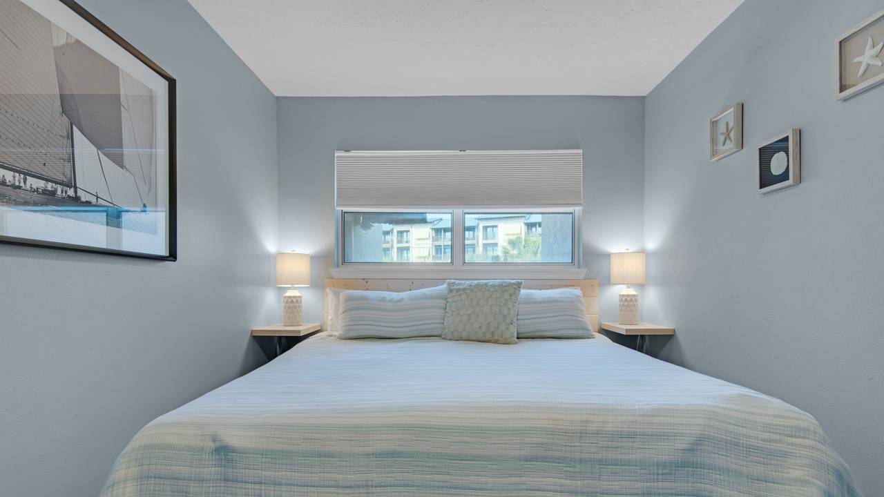 Blue Tide 6A: King Bedroom Blue Tide 6A: King Bedroom