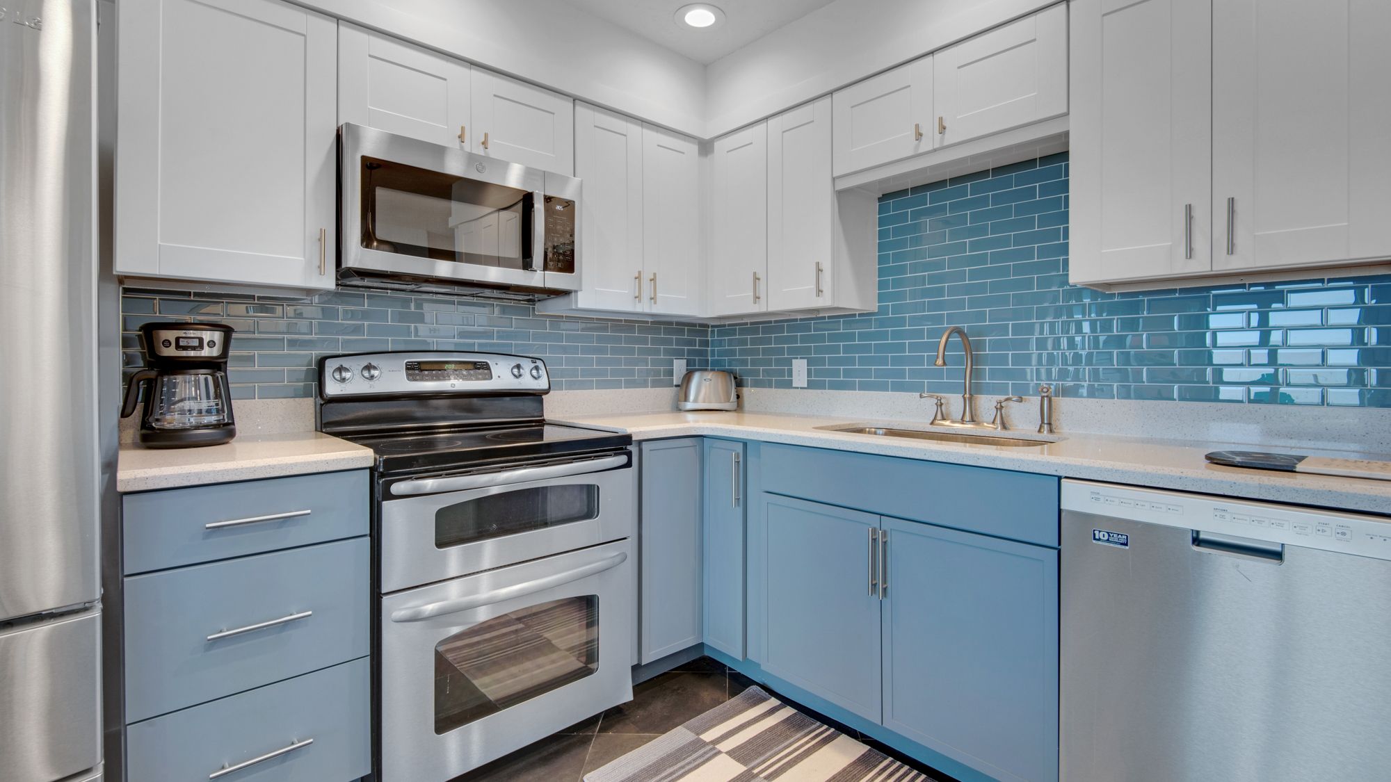 Blue Tide 6A: Kitchen