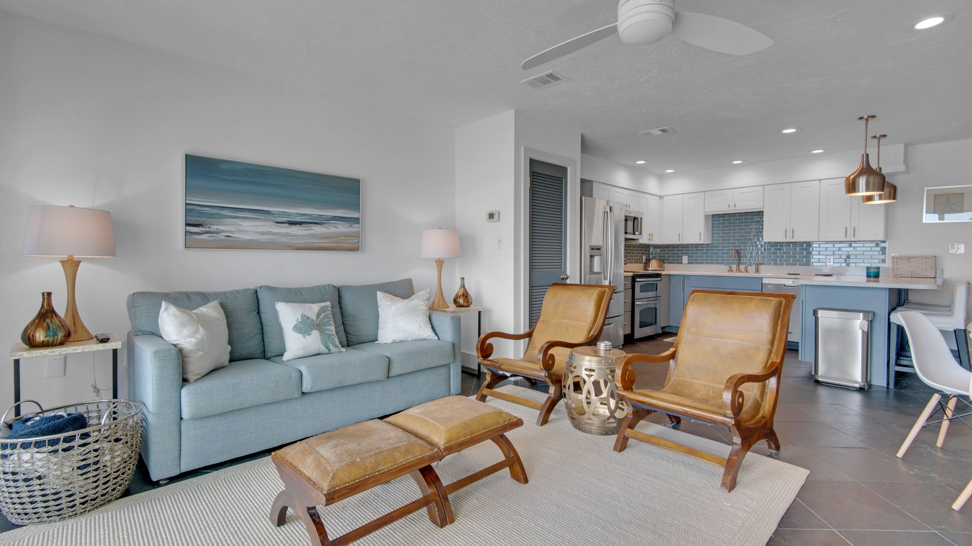 Blue Tide 6A: Living Area