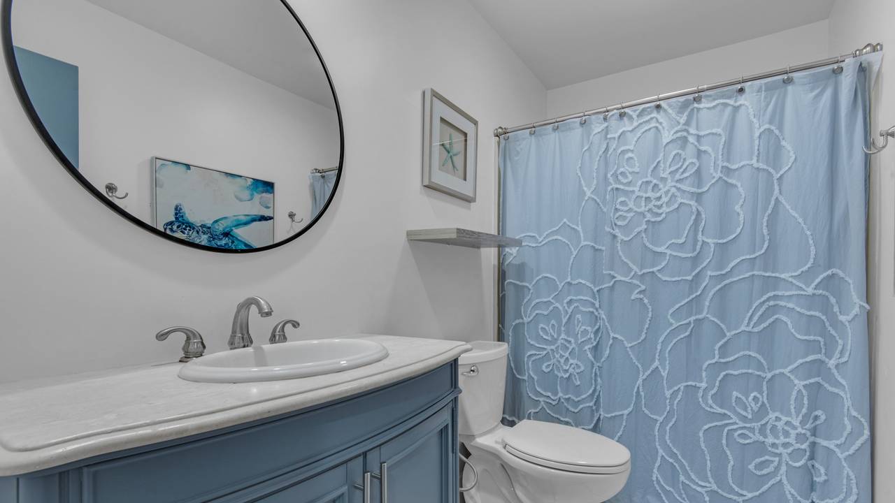 Blue Tide 6A: Bathroom Blue Tide 6A: Bathroom