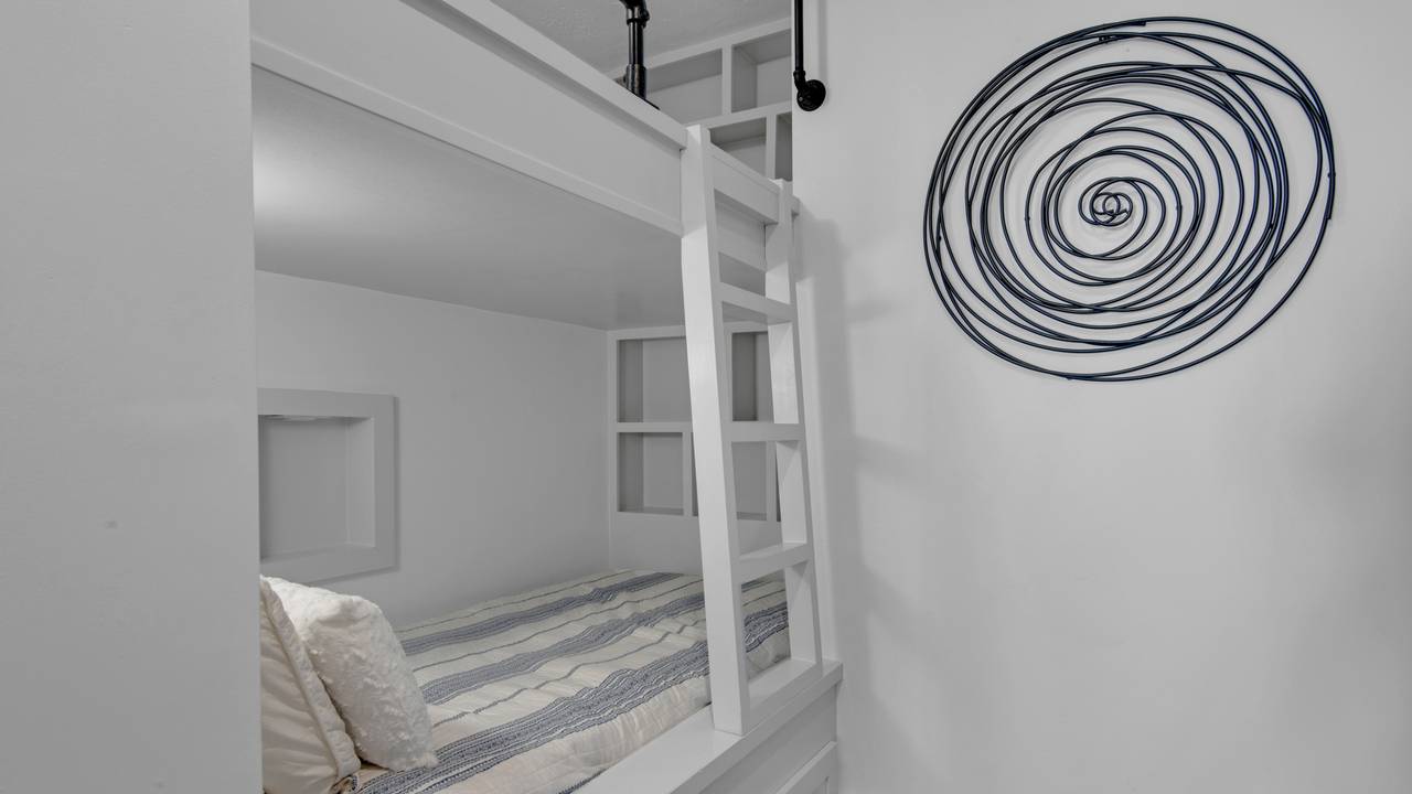 Blue Tide 6A: Bunks Blue Tide 6A: Bunks