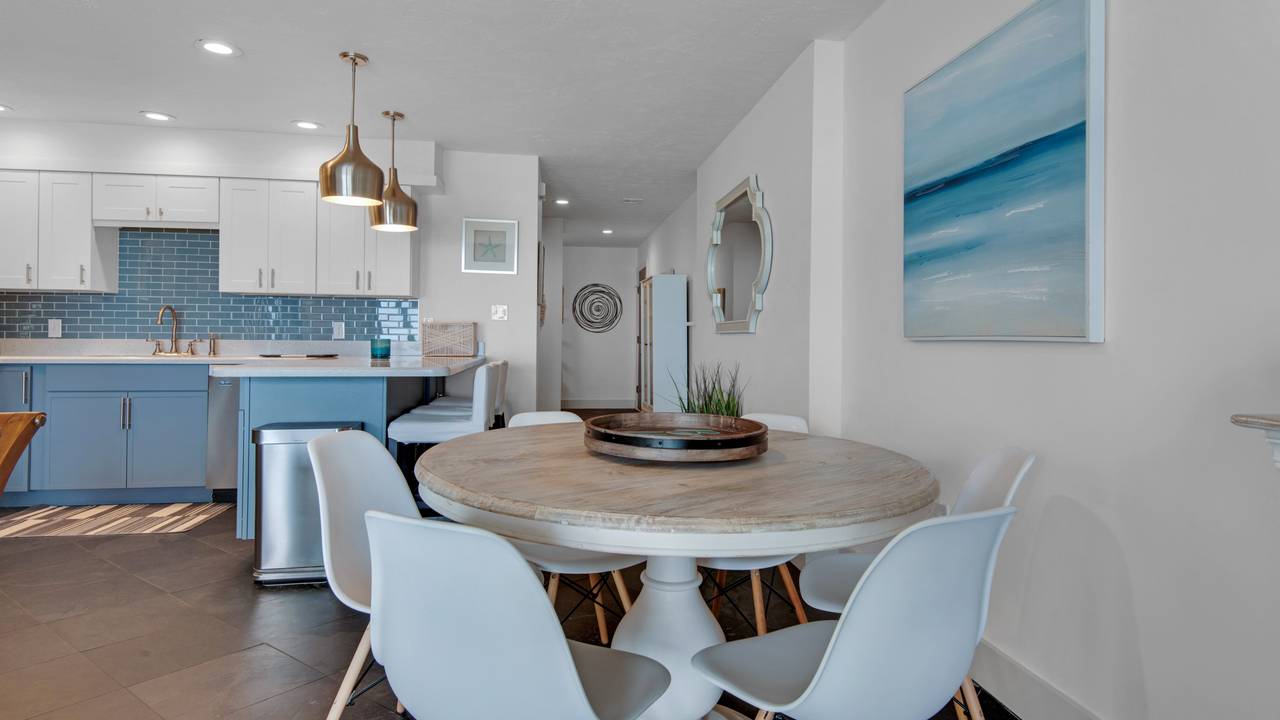 Blue Tide 6A: Dining Blue Tide 6A: Dining