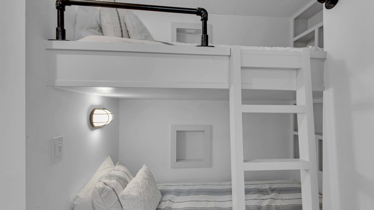 Blue Tide 6A: Bunks Blue Tide 6A: Bunks