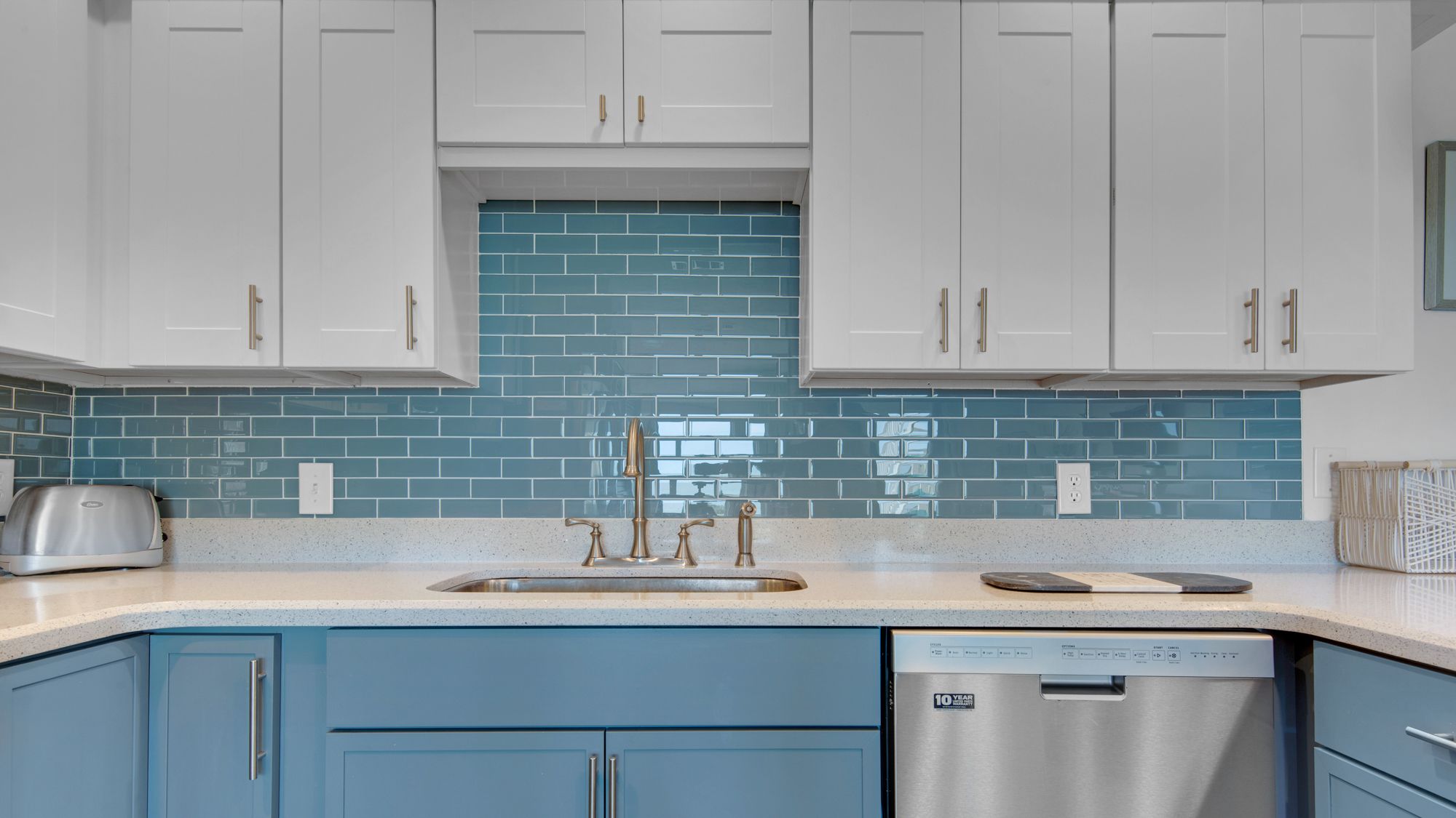 Blue Tide 6A: Kitchen