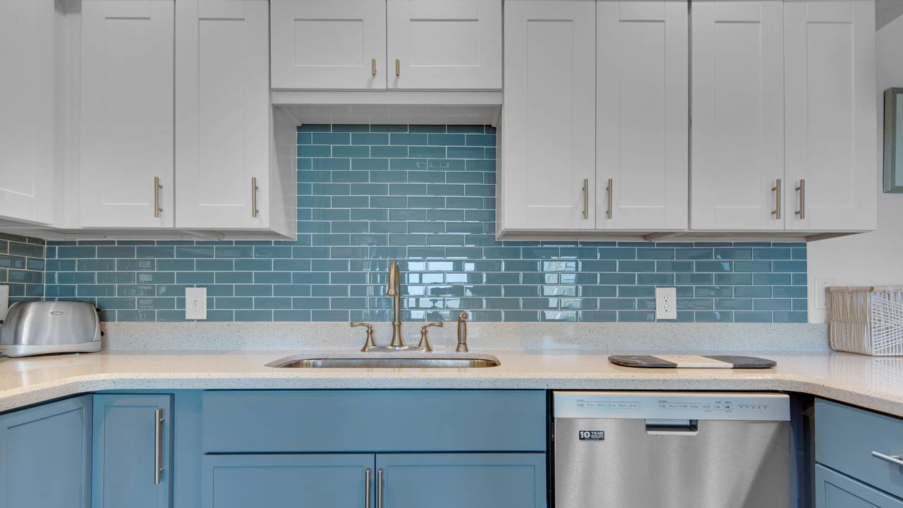 Blue Tide 6A: Kitchen Blue Tide 6A: Kitchen