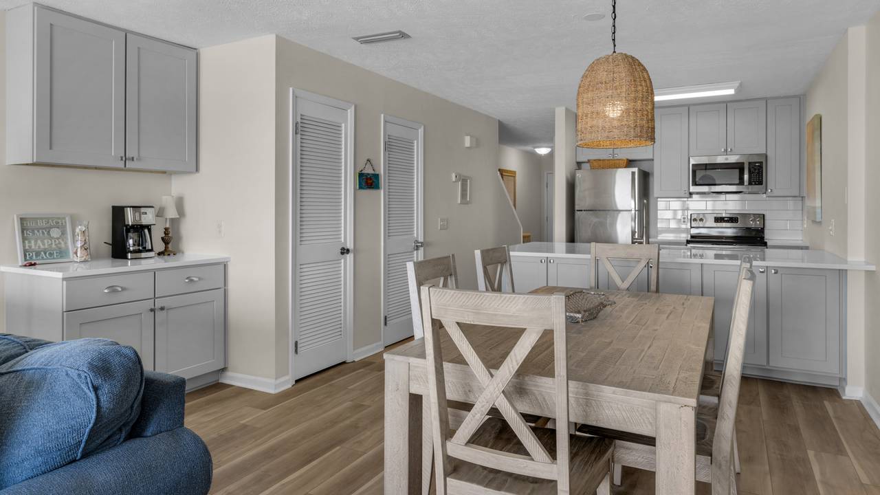 Blue Nine 5 Dining Table Blue Nine 5 Dining Table