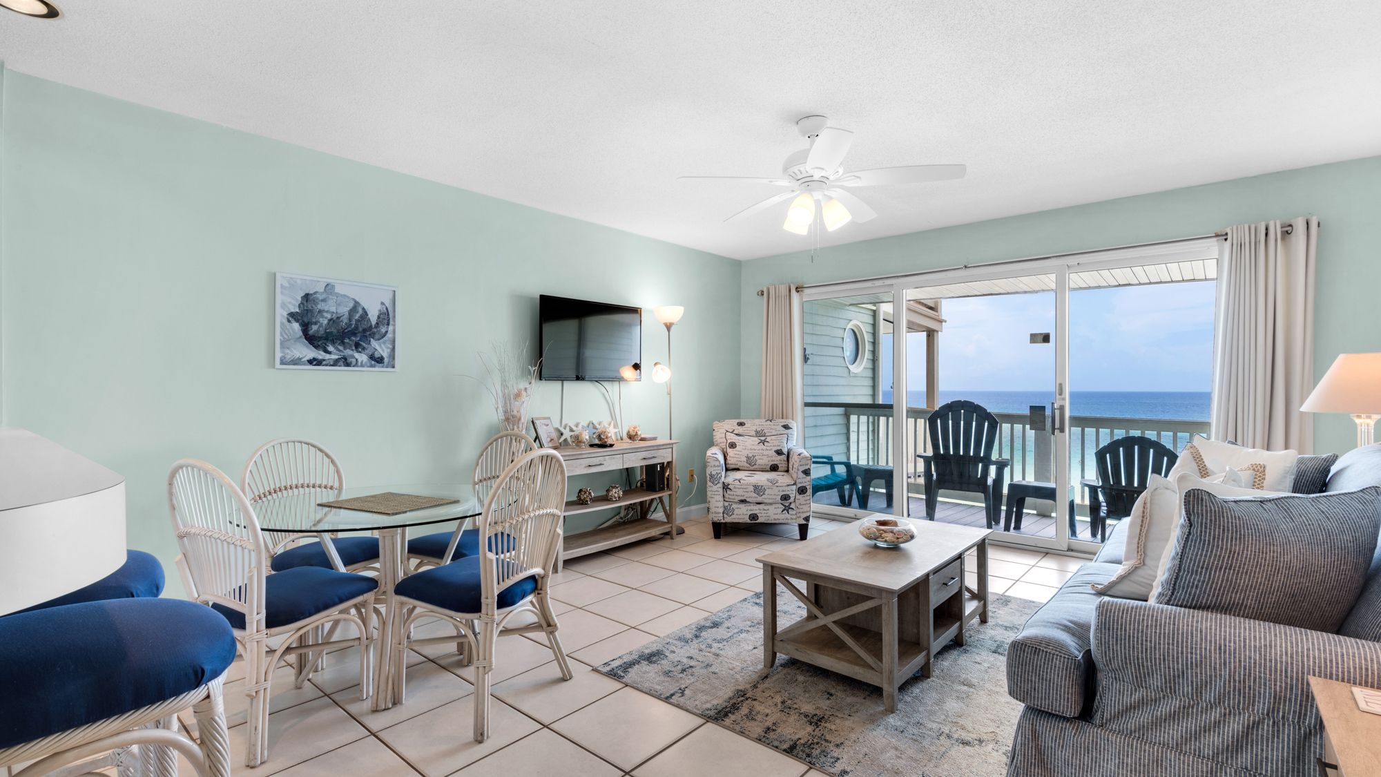 Mistral 15 Living Area