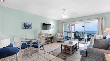 Mistral 15 Living Area Mistral 15 Living Area