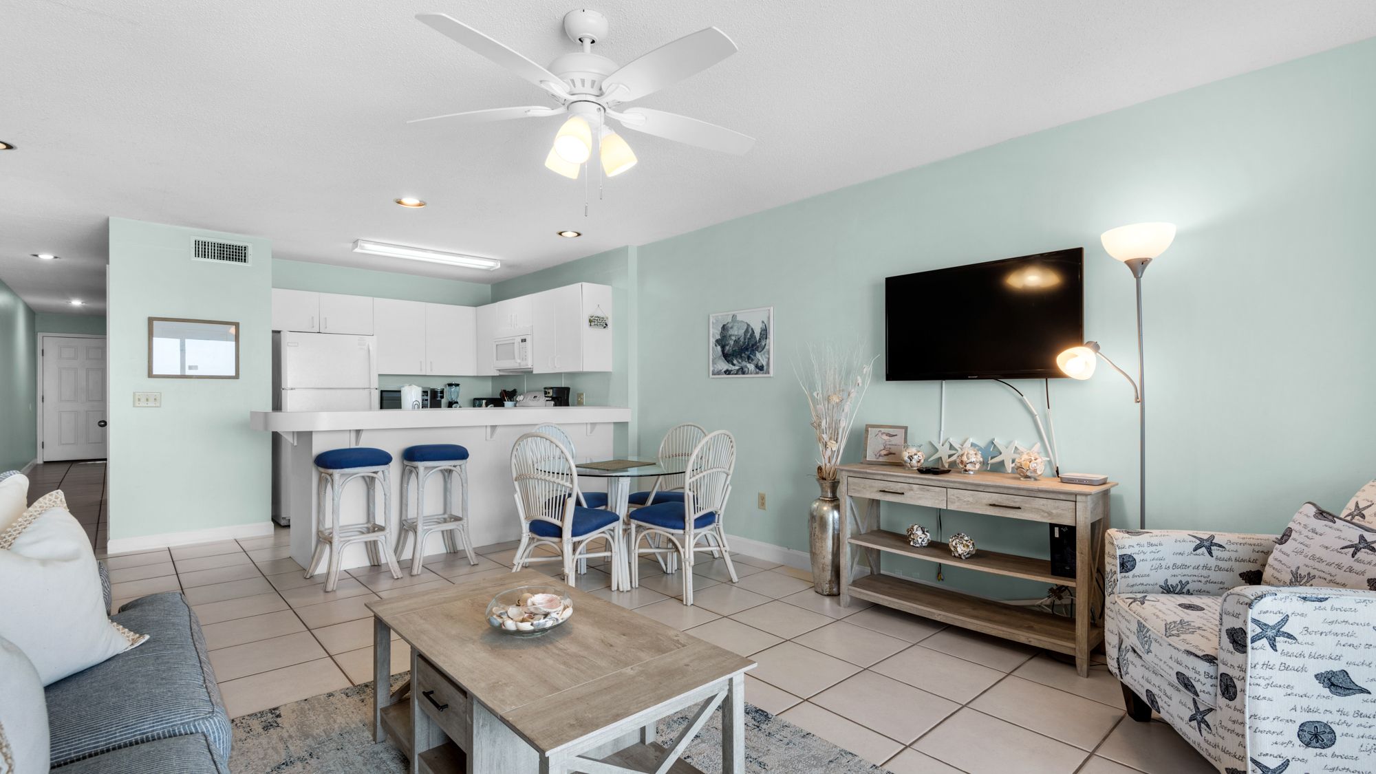 Mistral 15 Living Area