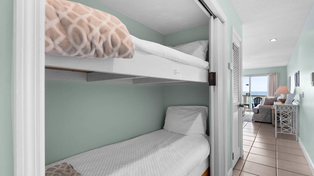 Mistral 15 Bedroom Area Mistral 15 Bedroom Area