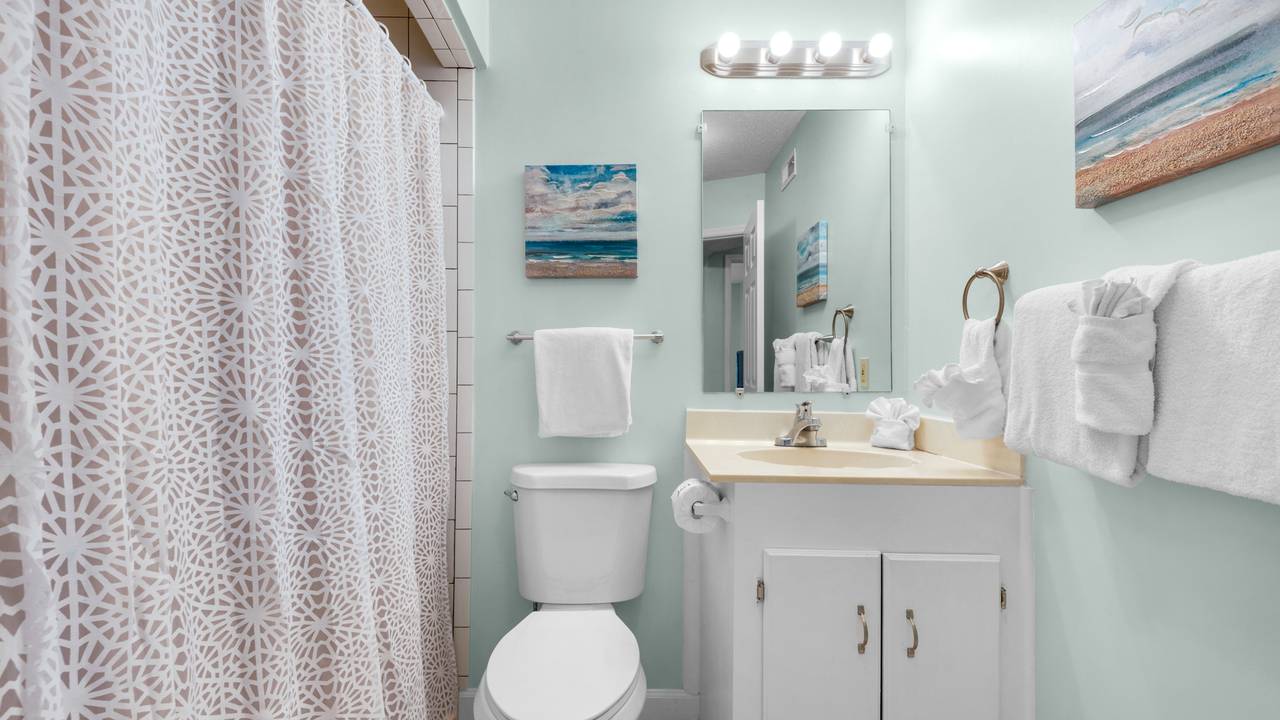 Mistral 15 Bathroom Area Mistral 15 Bathroom Area