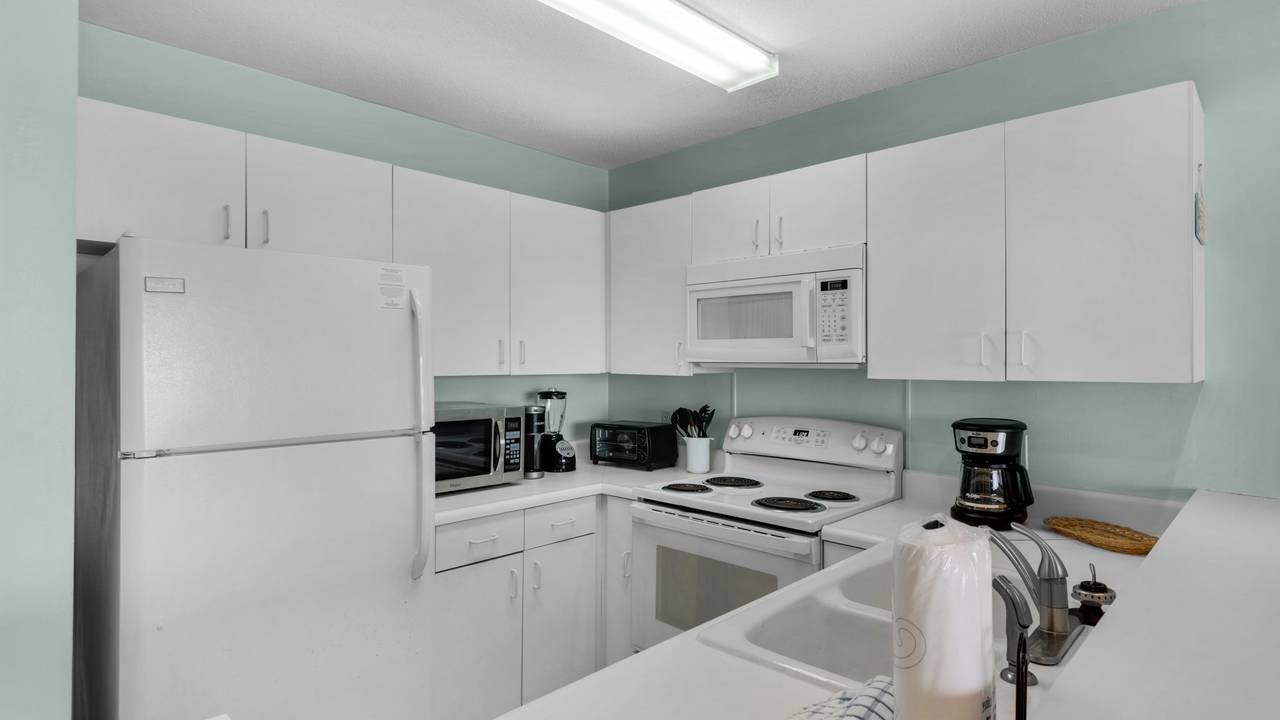 Mistral 15 Kitchen Area Mistral 15 Kitchen Area