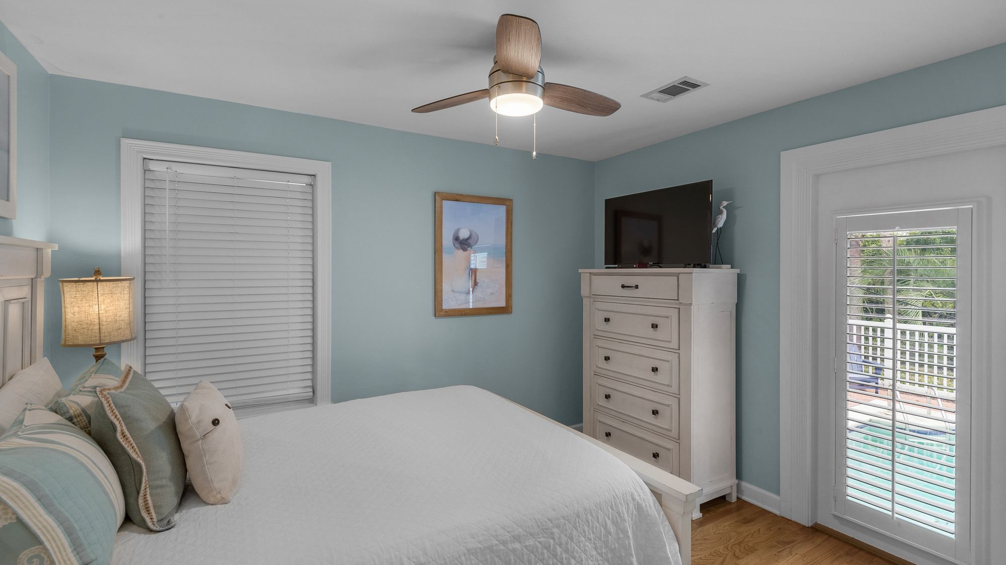 La Pointe Queen Bedroom