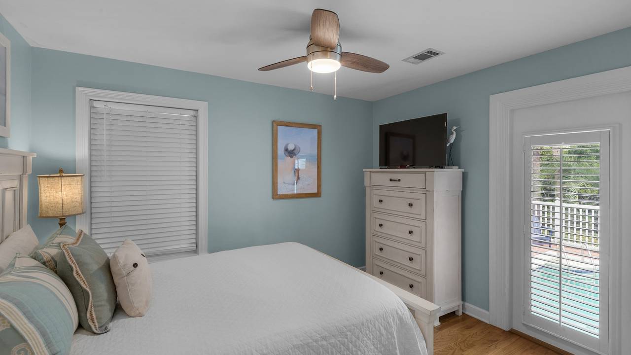 La Pointe Queen Bedroom La Pointe Queen Bedroom