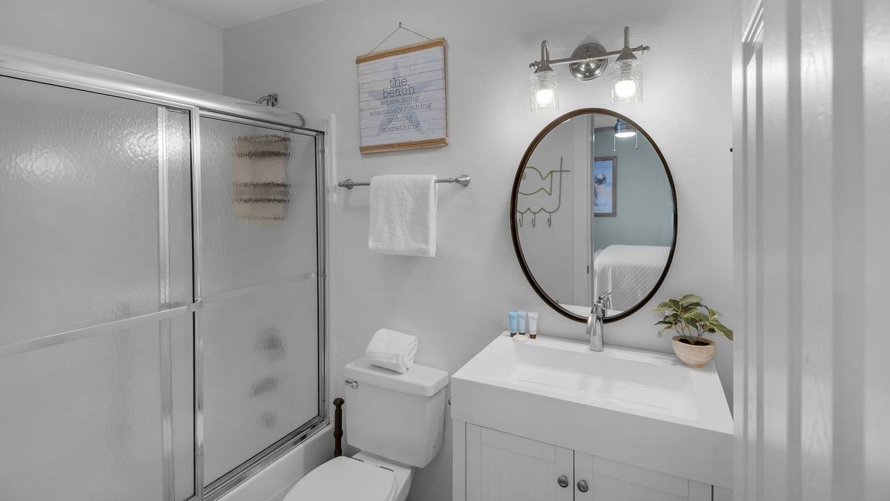 La Pointe Private Bathroom La Pointe Private Bathroom