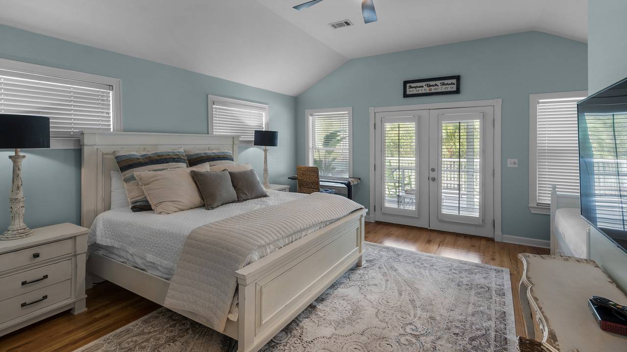 La Pointe 2nd Floor King Master Bedroom La Pointe 2nd Floor King Master Bedroom