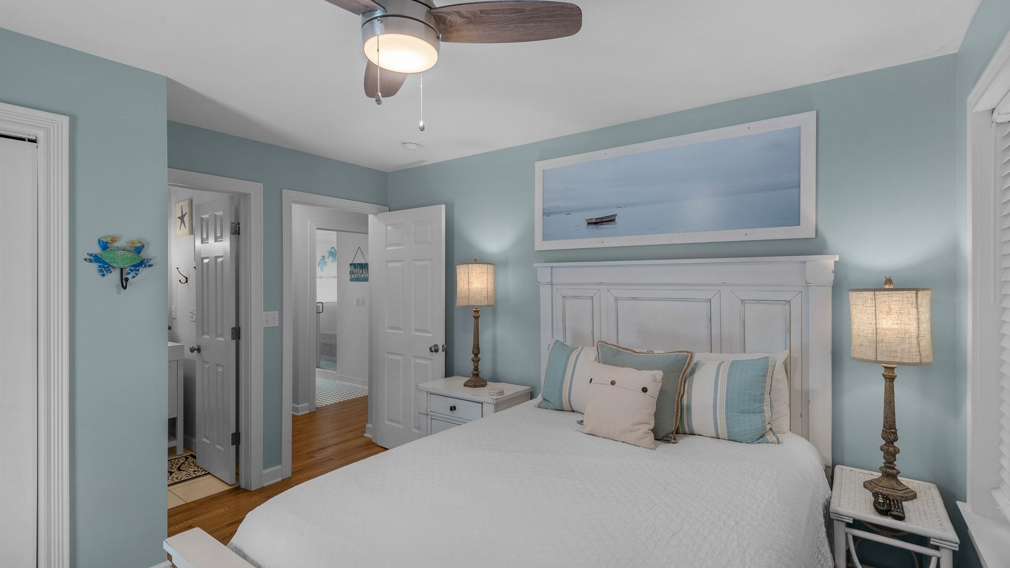 La Pointe Queen Bedroom