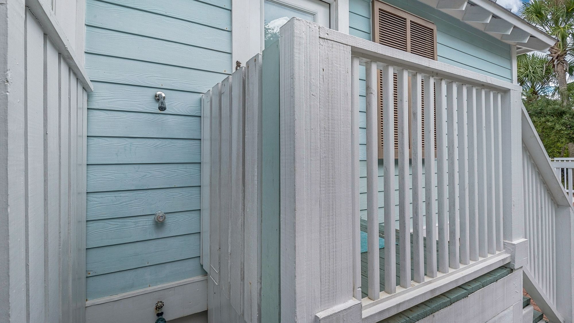 La Pointe Outdoor Shower