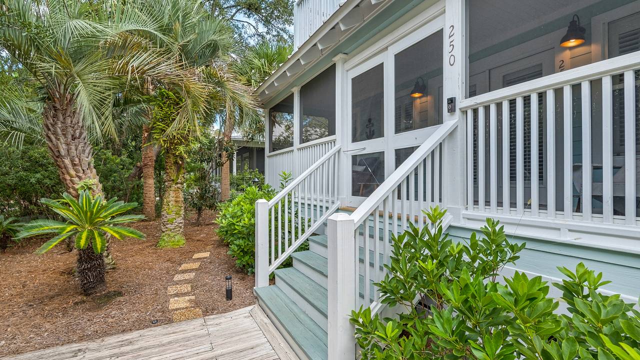 La Pointe Exterior La Pointe Exterior