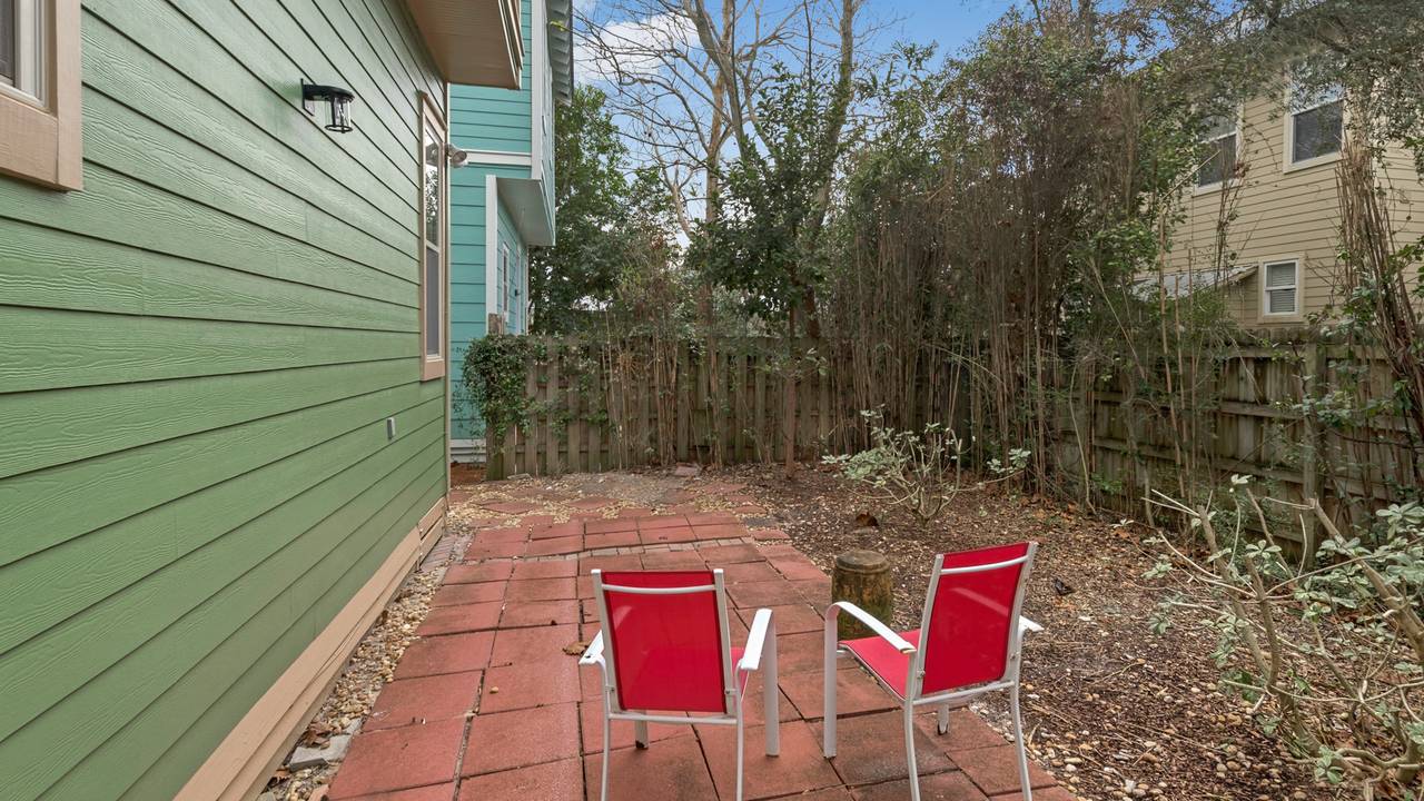 Breeze Back Patio Breeze Back Patio