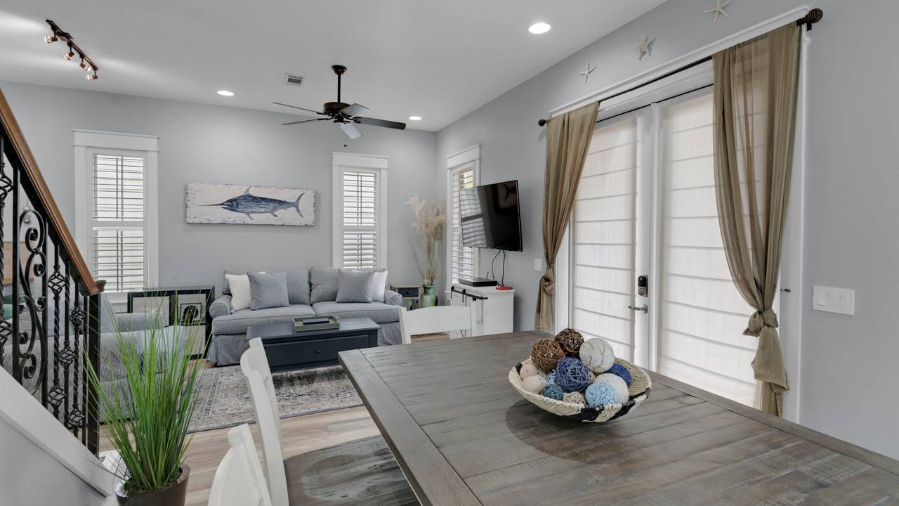 Breeze Dining Area Breeze Dining Area