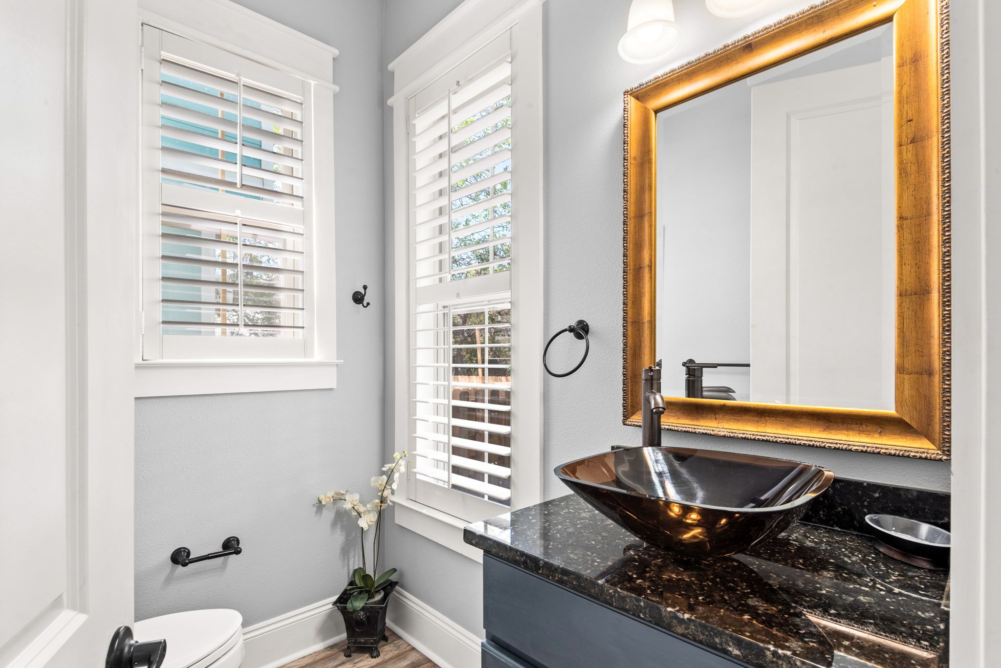 BREEZE - Half bathroom