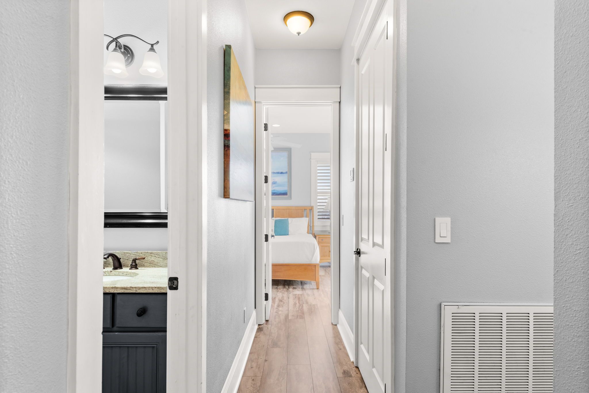 BREEZE - Hallway going to bedroom