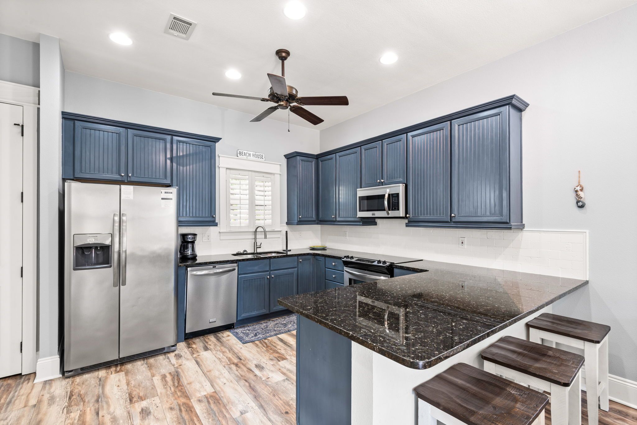 BREEZE - Kitchen area