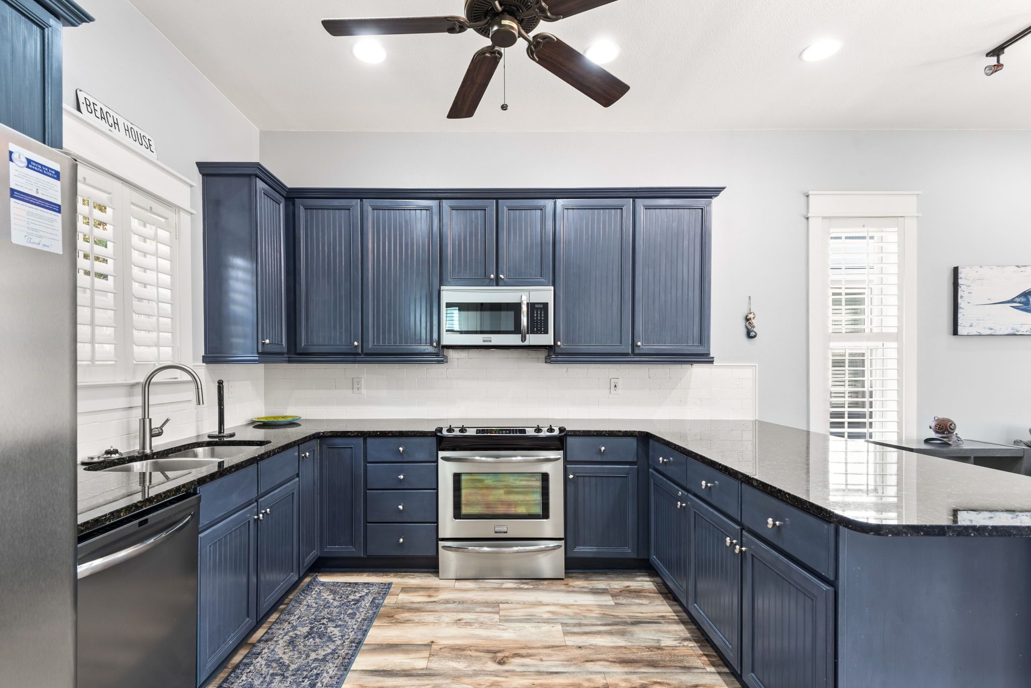 BREEZE - Kitchen area