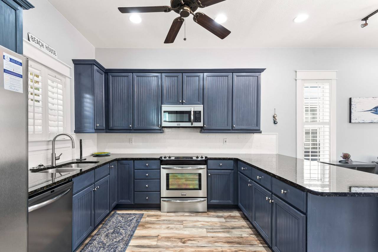 BREEZE - Kitchen area BREEZE - Kitchen area