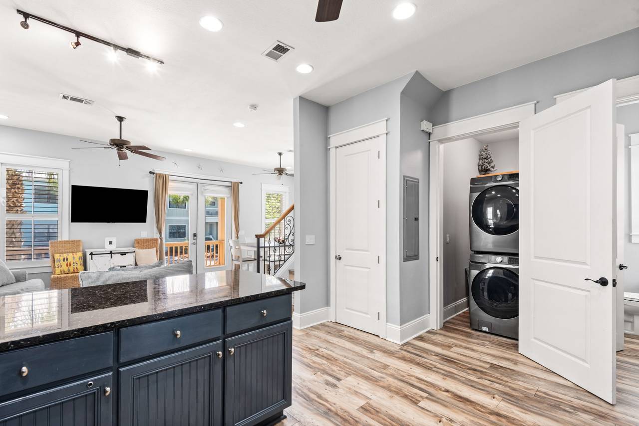 BREEZE - Kitchen into washer & dryer BREEZE - Kitchen into washer & dryer