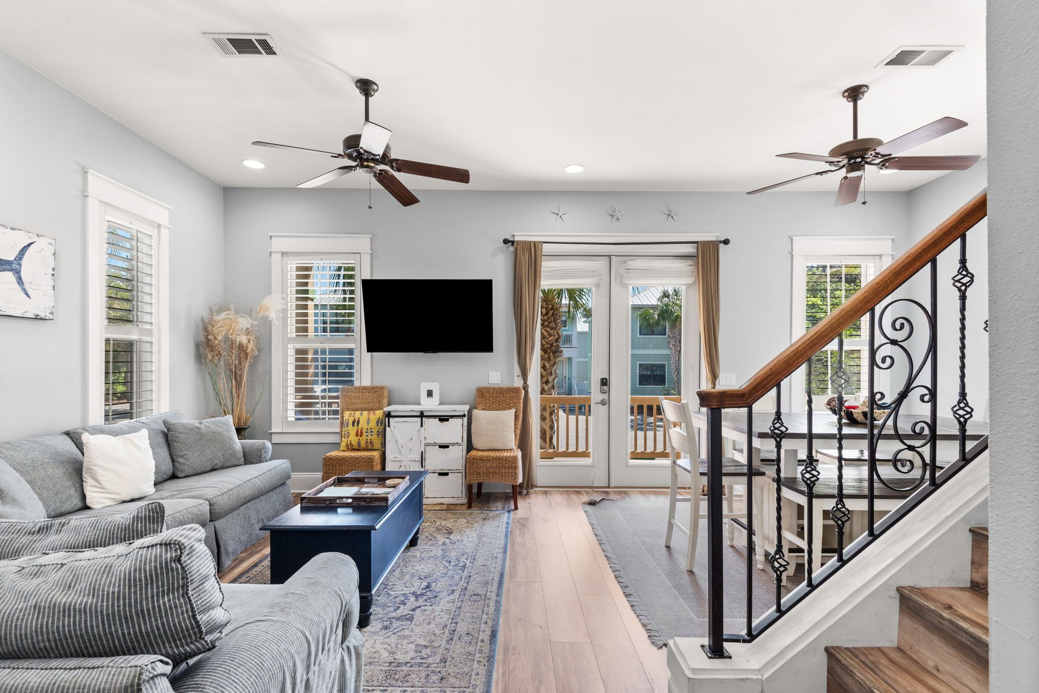 BREEZE - Living area