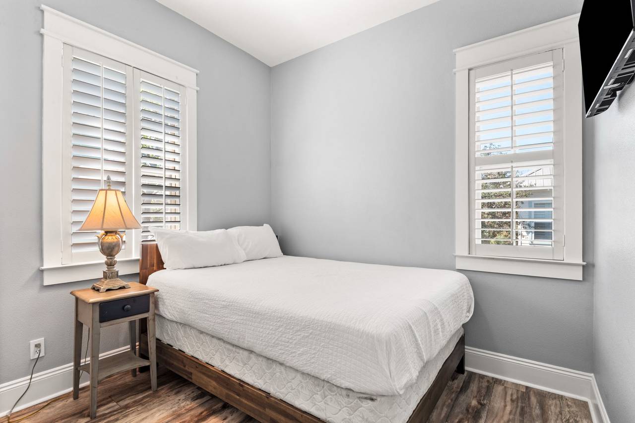 BREEZE - Guest bedroom BREEZE - Guest bedroom