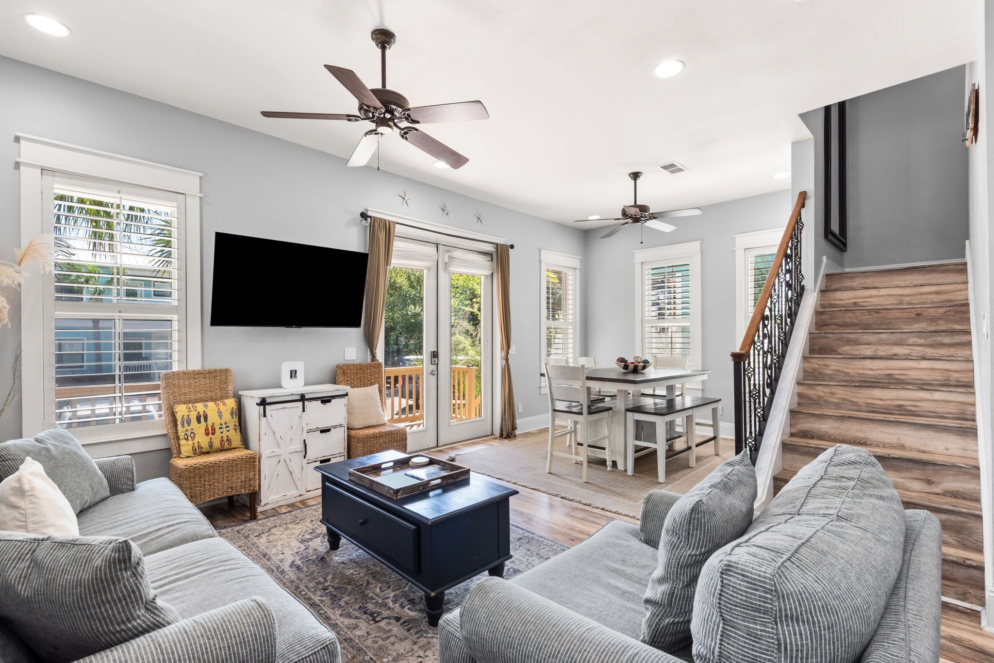 BREEZE - Living area