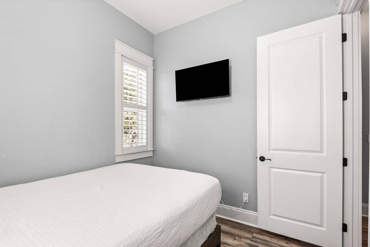 BREEZE - Guest bedroom BREEZE - Guest bedroom