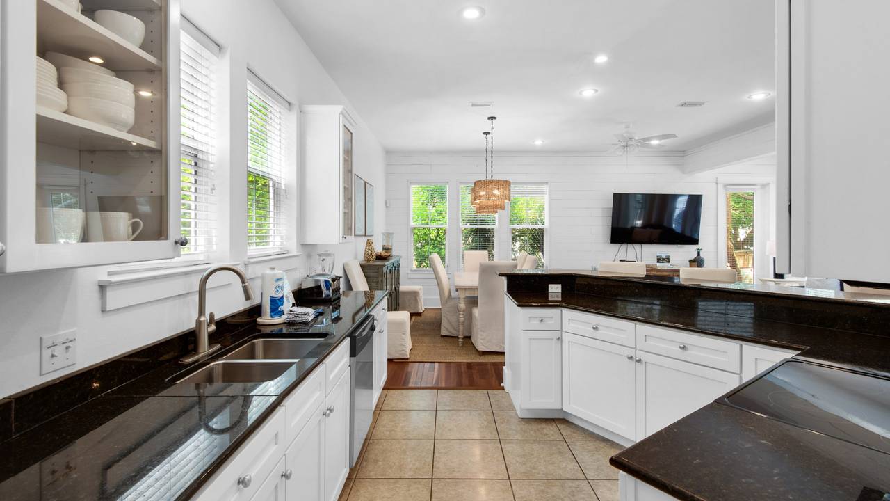 139 N Ryan St - Kitchen into dining area 139 N Ryan St - Kitchen into dining area
